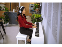 <b>Piano Portátil Roland FP-30X-WH Branco com Porta USB e Bluetooth</b> <b>Piano Portátil Roland FP-30X-WH Branco com Porta USB e Bluetooth</b>